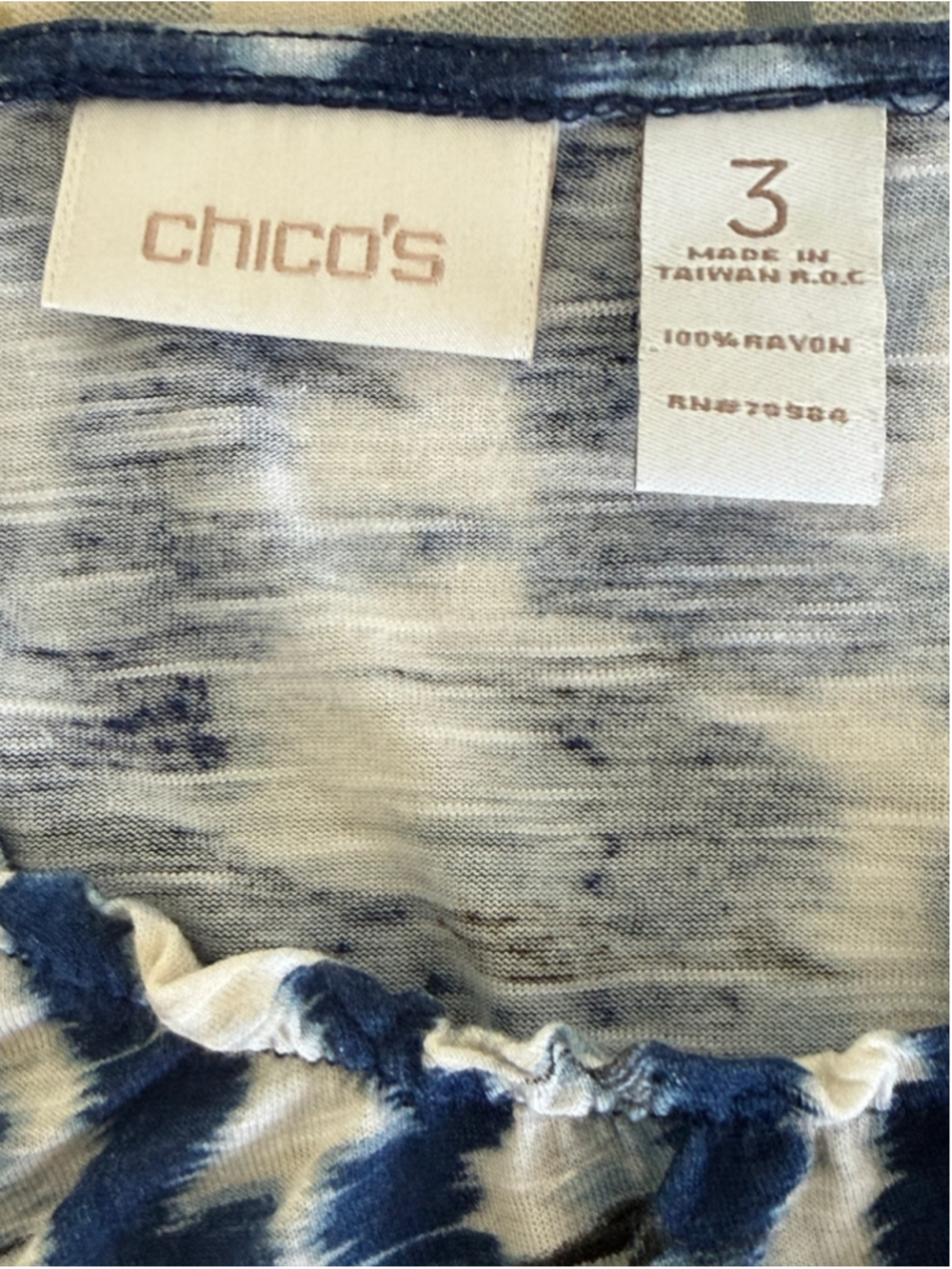 Chico’s size 16 Blue and White Ikat Print 3/4 Sleeve Top (Chico’s 3) - Picture 7 of 8